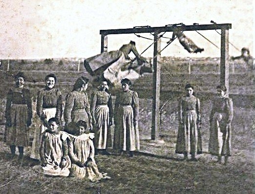 1brandonindianschoolbarner.jpg