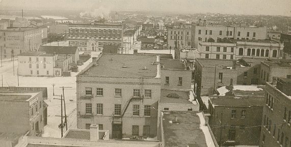 Looking east at Massey Harris Bldg: 7th St. and Pacific