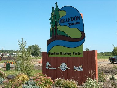 Entrance to the Riverbank Discovery Area