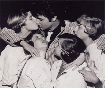 Elvis with fans in 1957