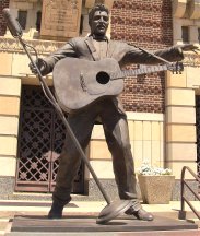 Elvis Presley Statue