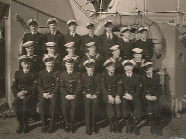 Arnold Niskasaari front row, second from the right