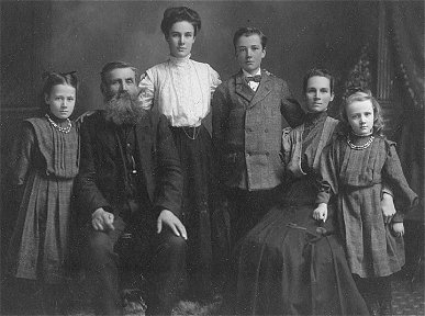 Robert Robinson Family ~ 1909