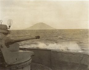 Volcanic island off New Guinea coast: Mount Tolojiwa