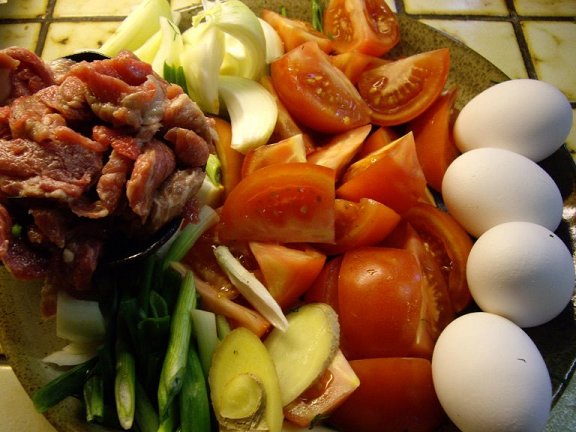 Mise en place for Cantonese style Beef and Tomato Stir-fry