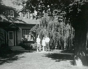 The Hillmans and Russ on John Diefenbaker's front lawn